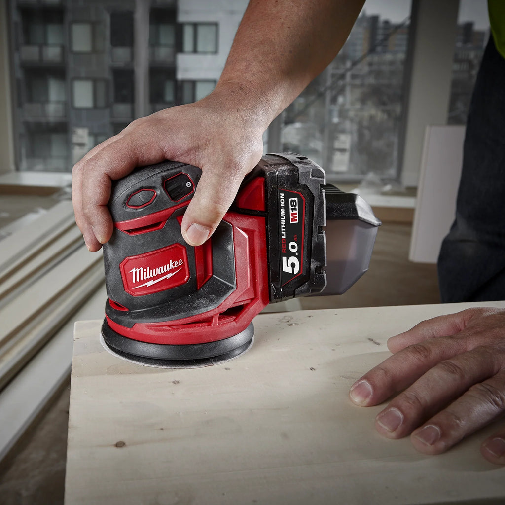 Exzenterschleifer Milwaukee M18 BOS125-502B 18V 5Ah