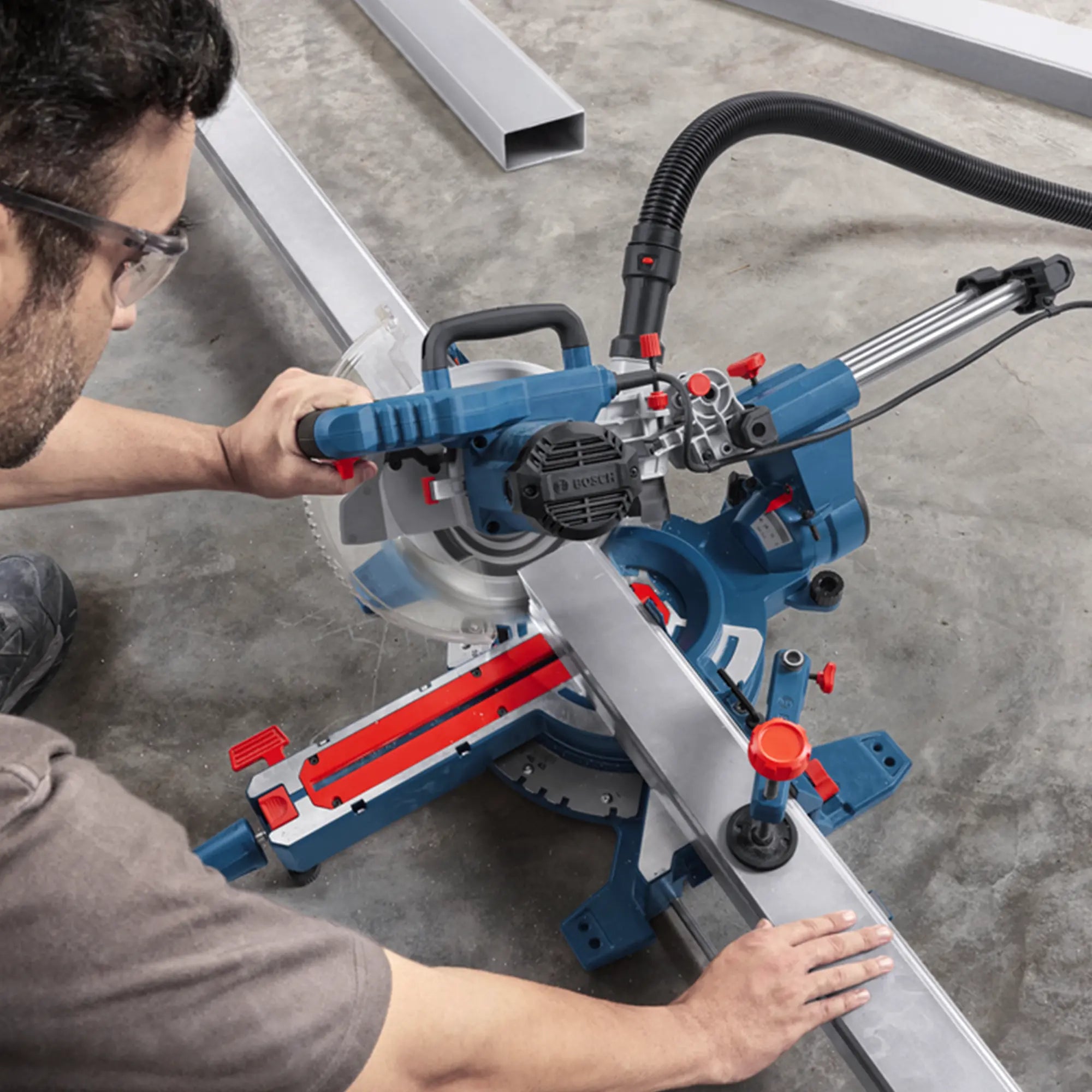 Radial-Gehrungssäge Bosch GCM305-216S PRO