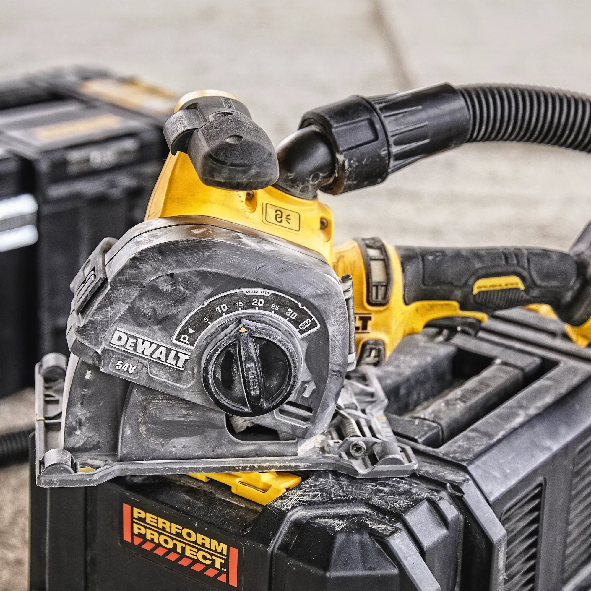 Rillmaschine Dewalt DCG200T2-QW 54V 6Ah
