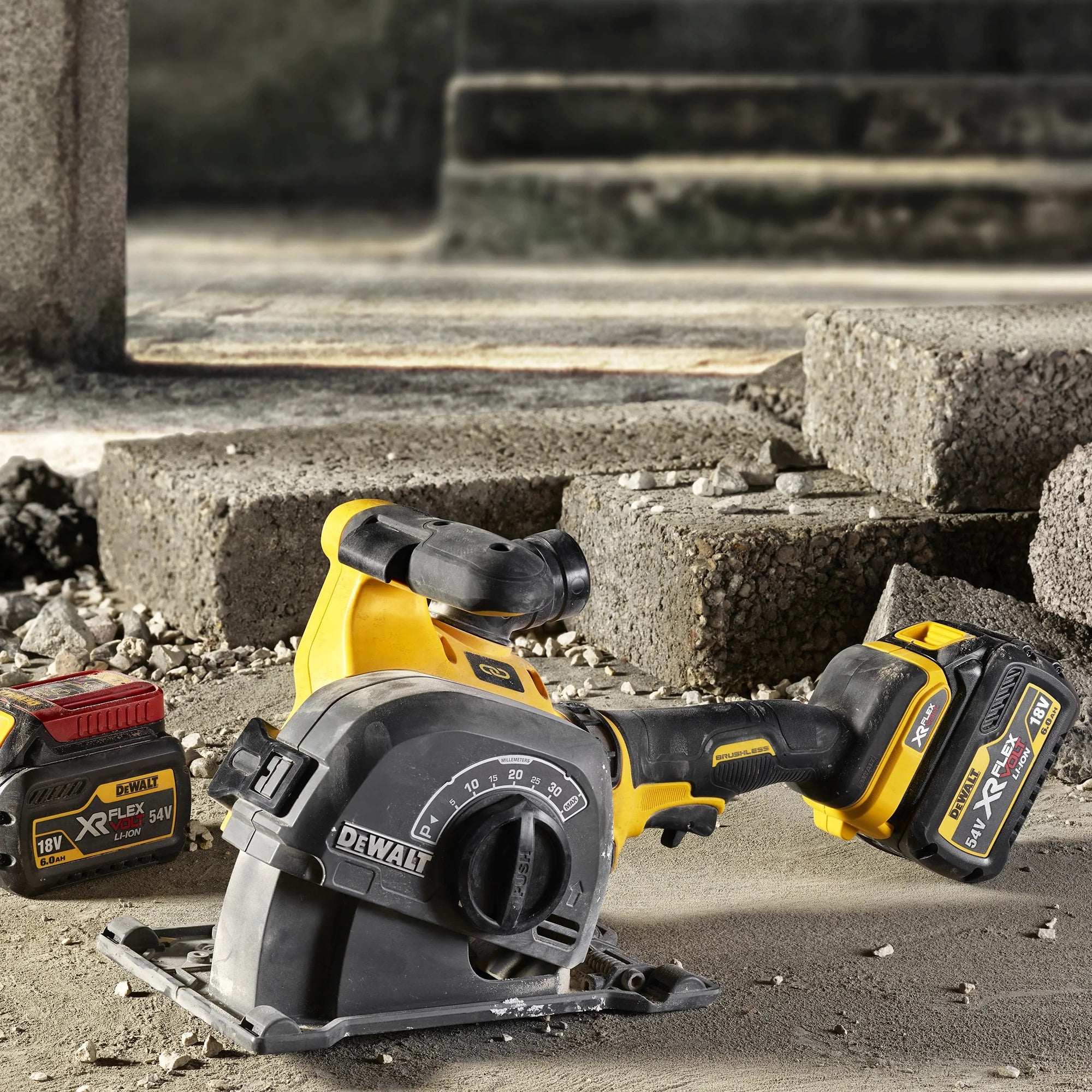Rillmaschine Dewalt DCG200T2-QW 54V 6Ah