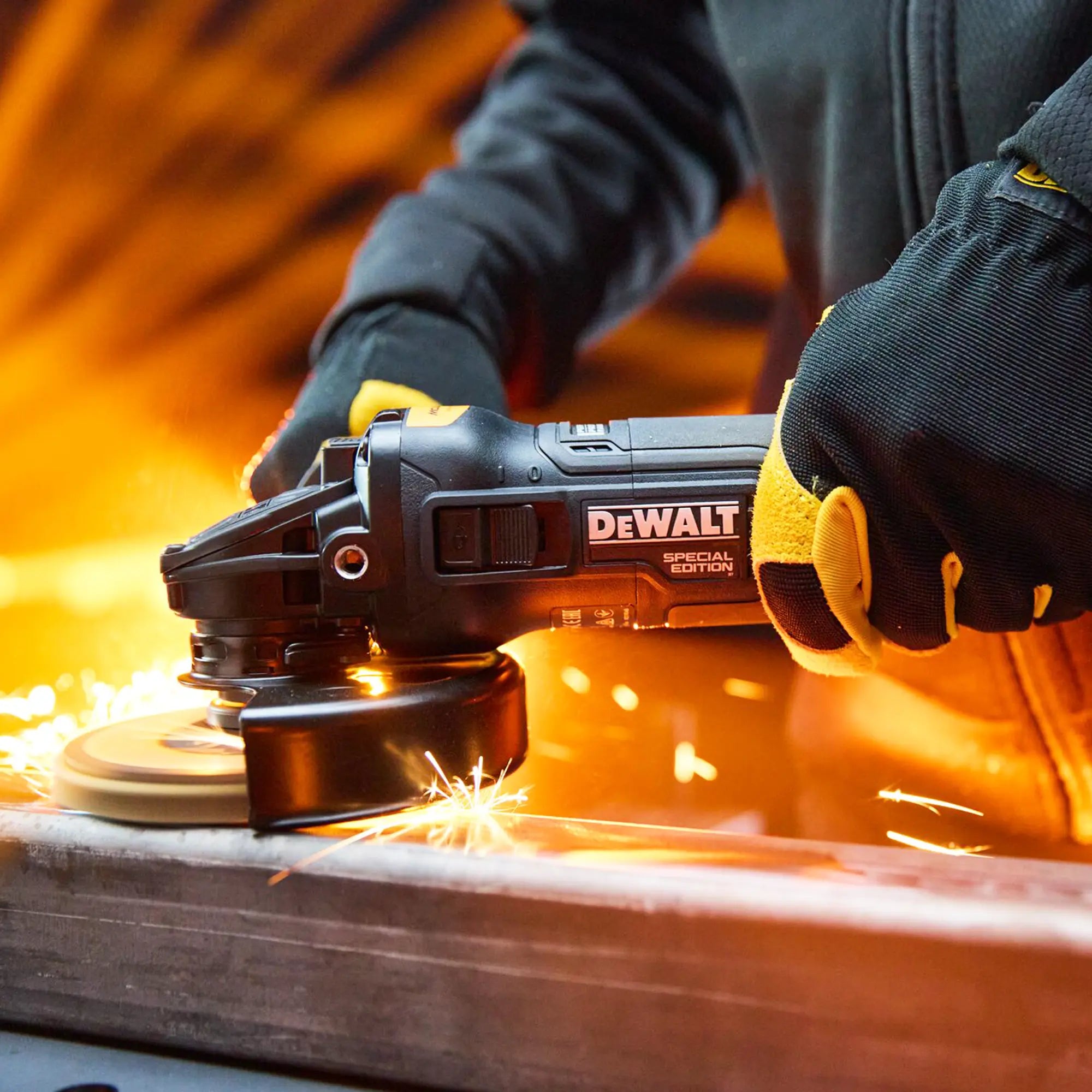 Schleifer Dewalt McLaren DCG45MP2T-QW 18V 5Ah