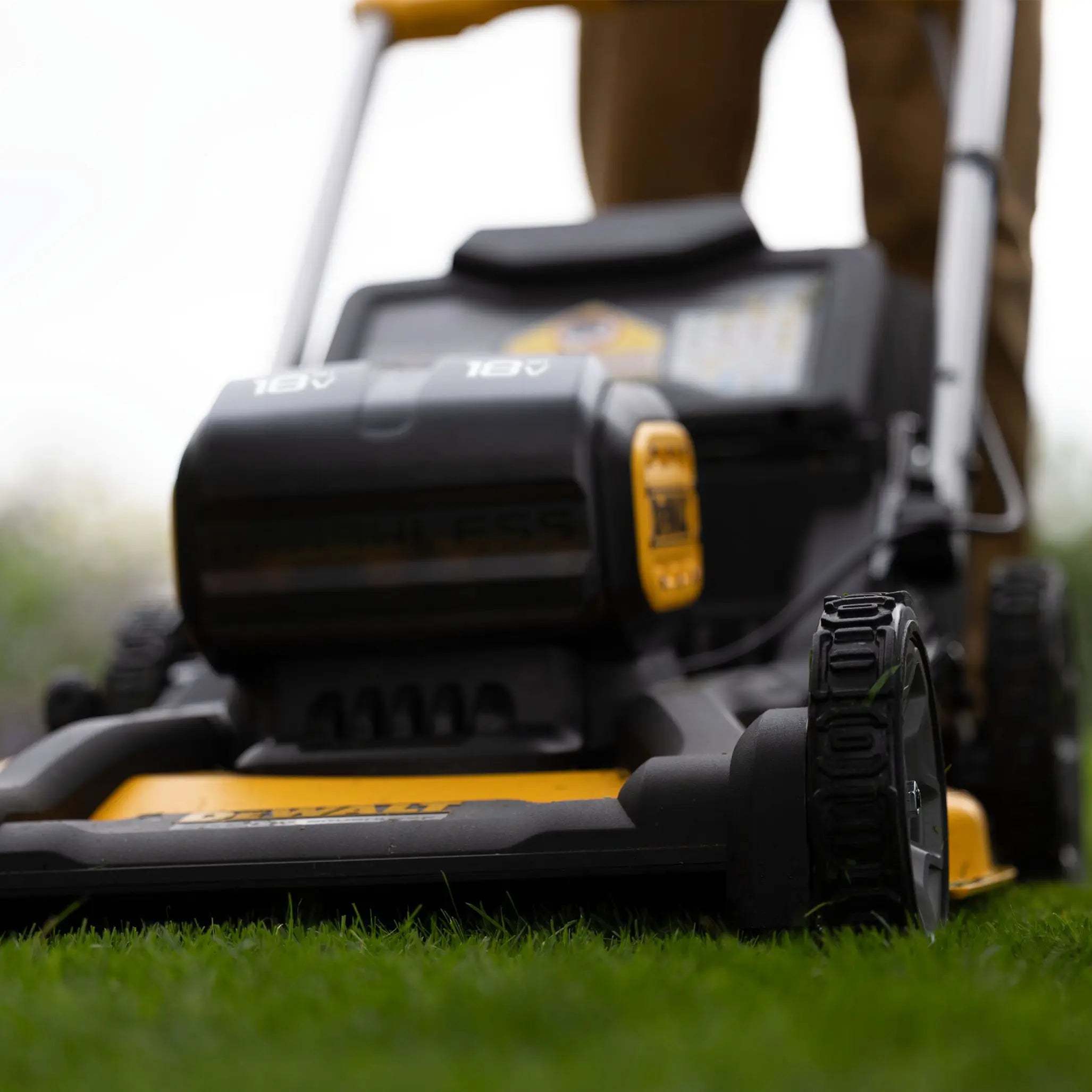 Selbstfahrender Rasenmäher Dewalt DCMWSP156N-XJ 18V