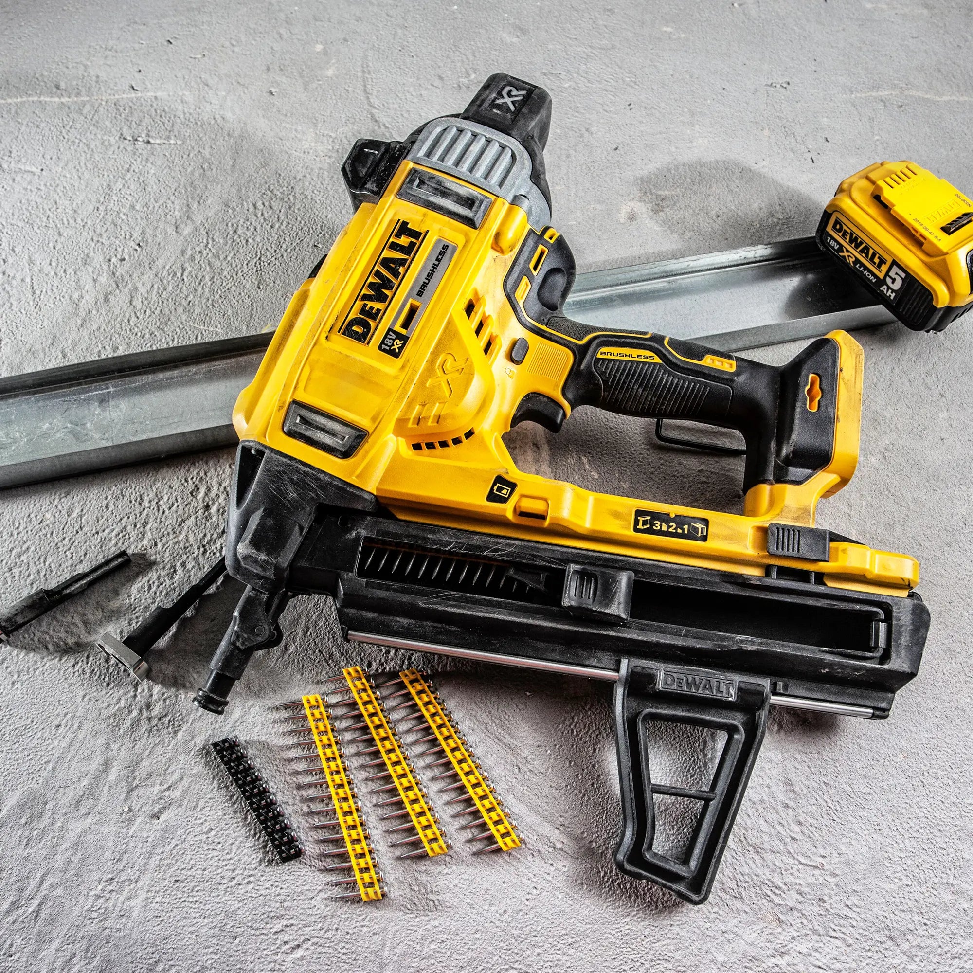 Nagler Dewalt DCN890P2-QW 18V 5Ah