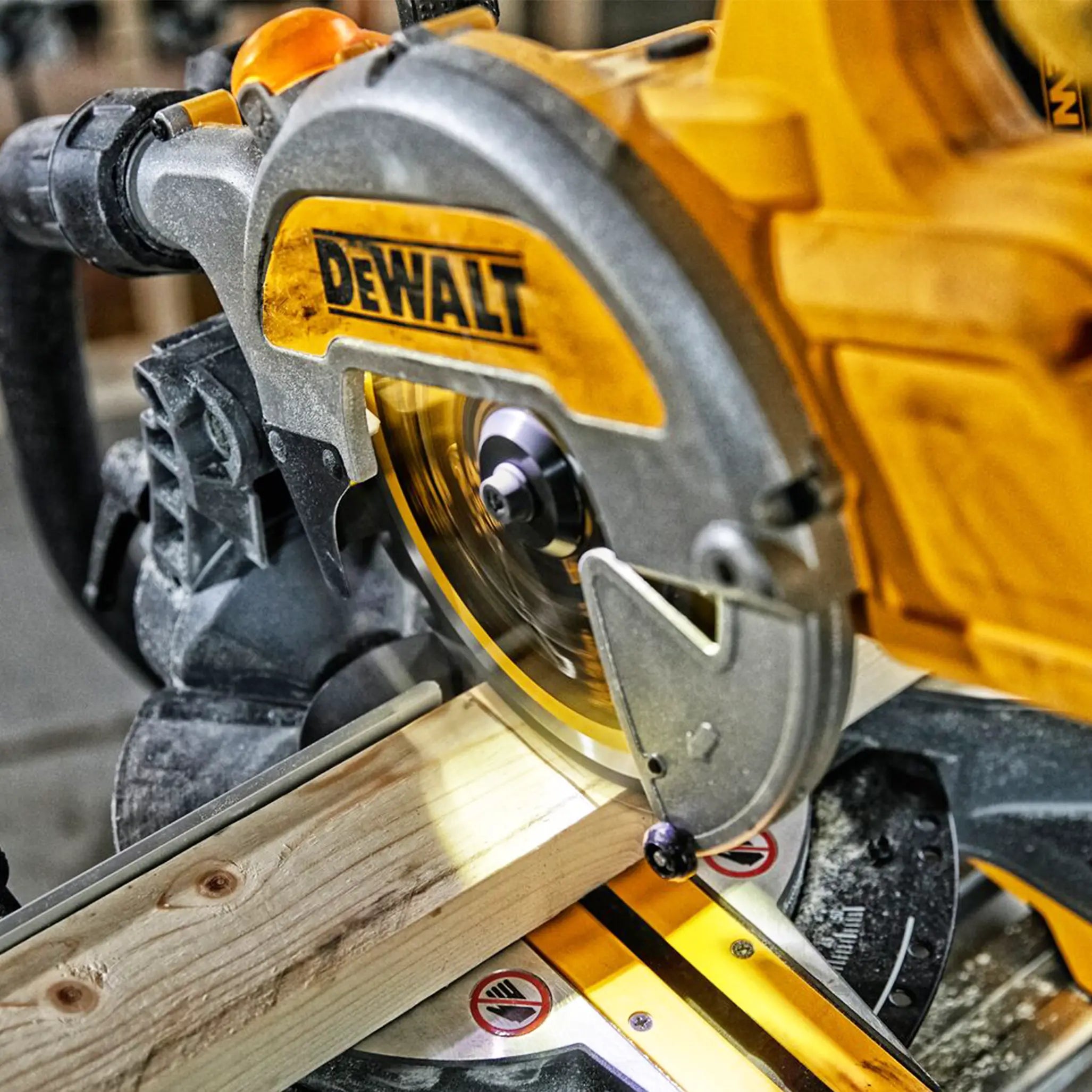 Schneidemaschine Dewalt DCS777T2-QW 54 V 6 Ah