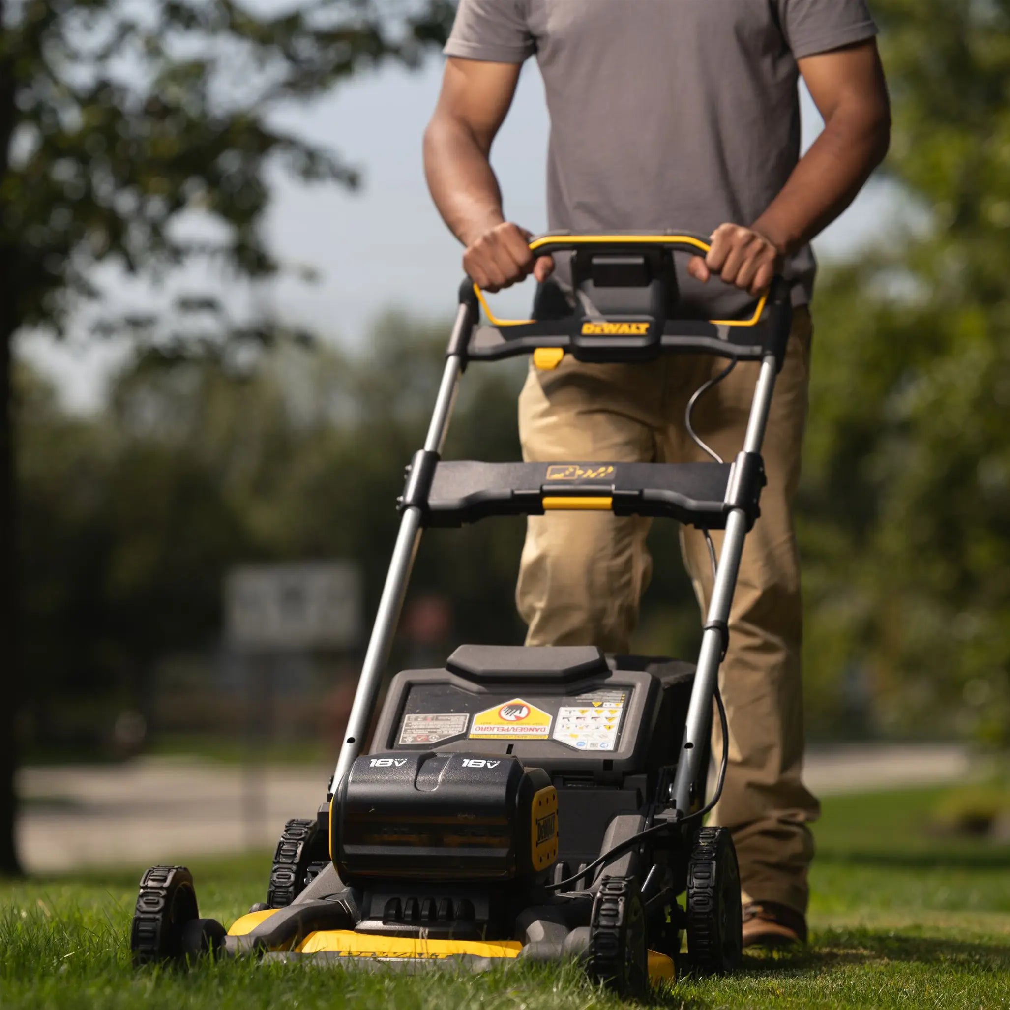 Schieberasenmäher Dewalt DCMWP134N-XJ 18V