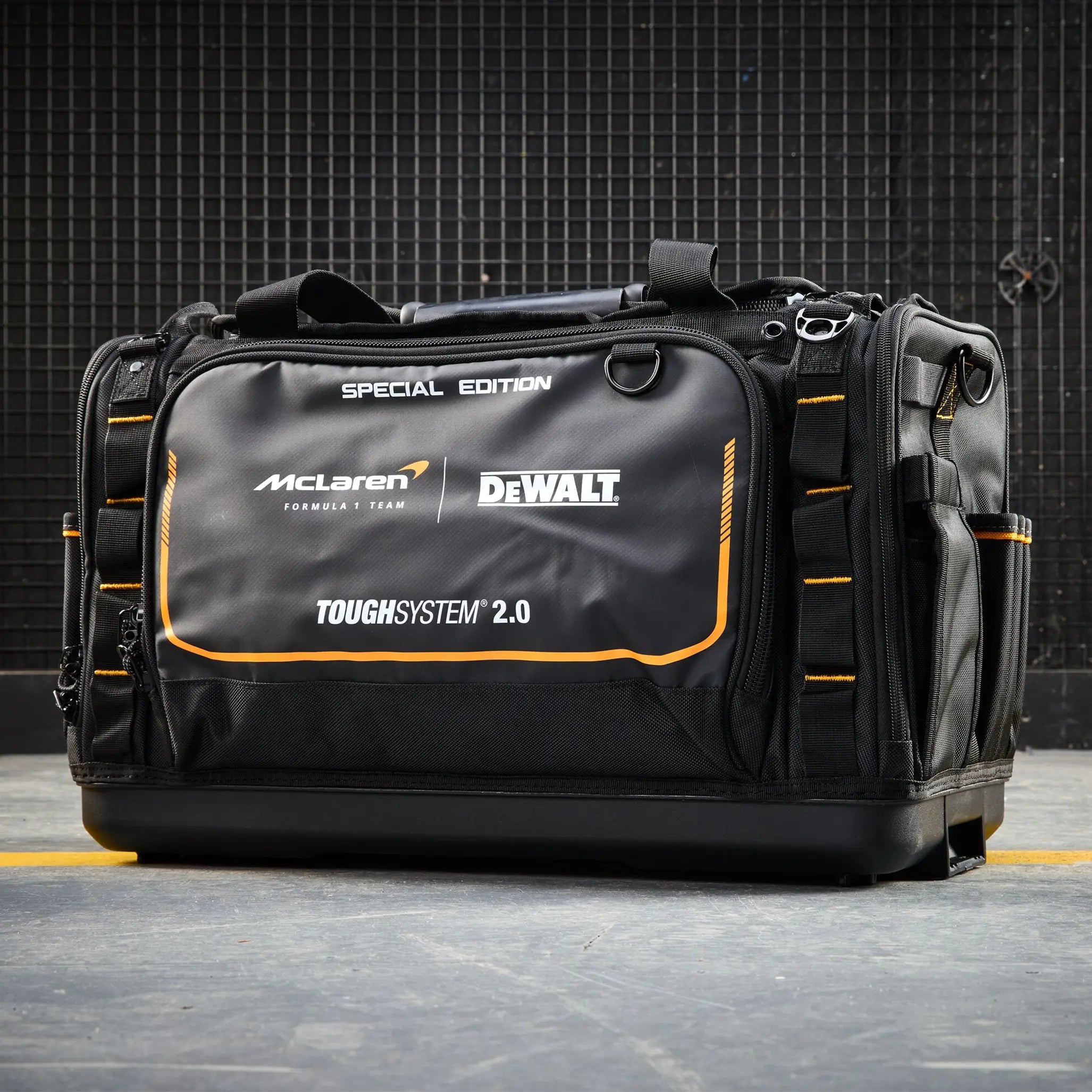 22-Zoll-Reisetasche Dewalt McLaren DWST83542-1
