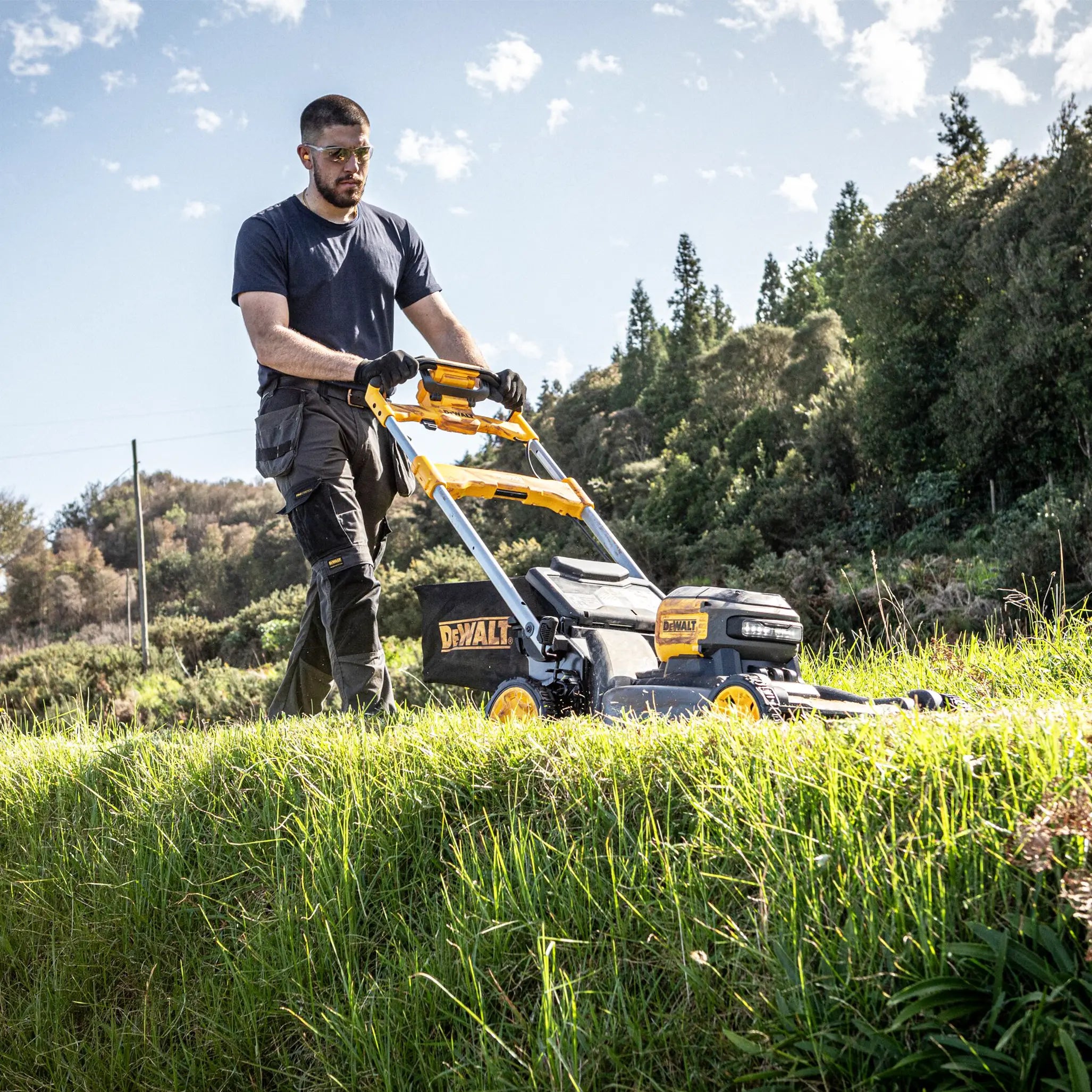 Selbstfahrender Rasenmäher Dewalt DCMWSP660N-XJ 54V