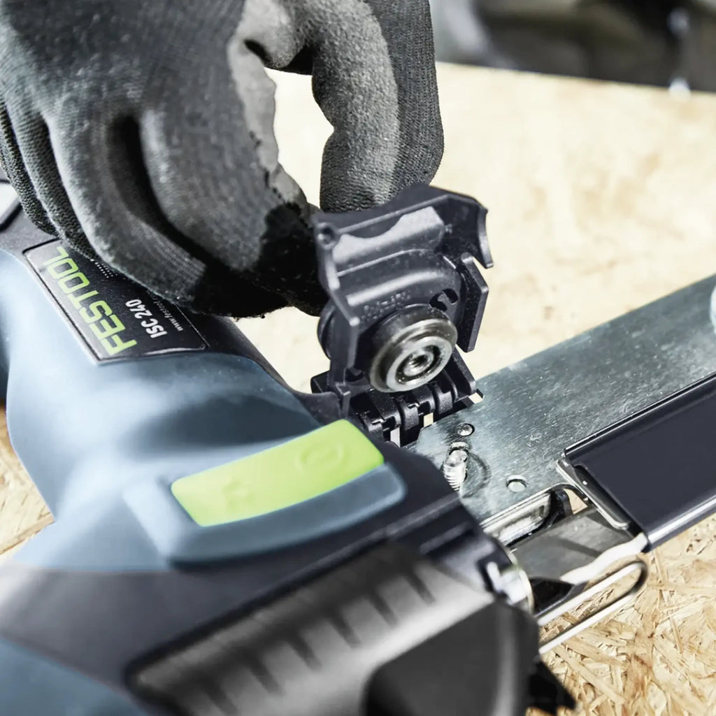 Akkubetriebene Säge Festool ISC 240 EB – Grundlagen für Isoliermaterialien