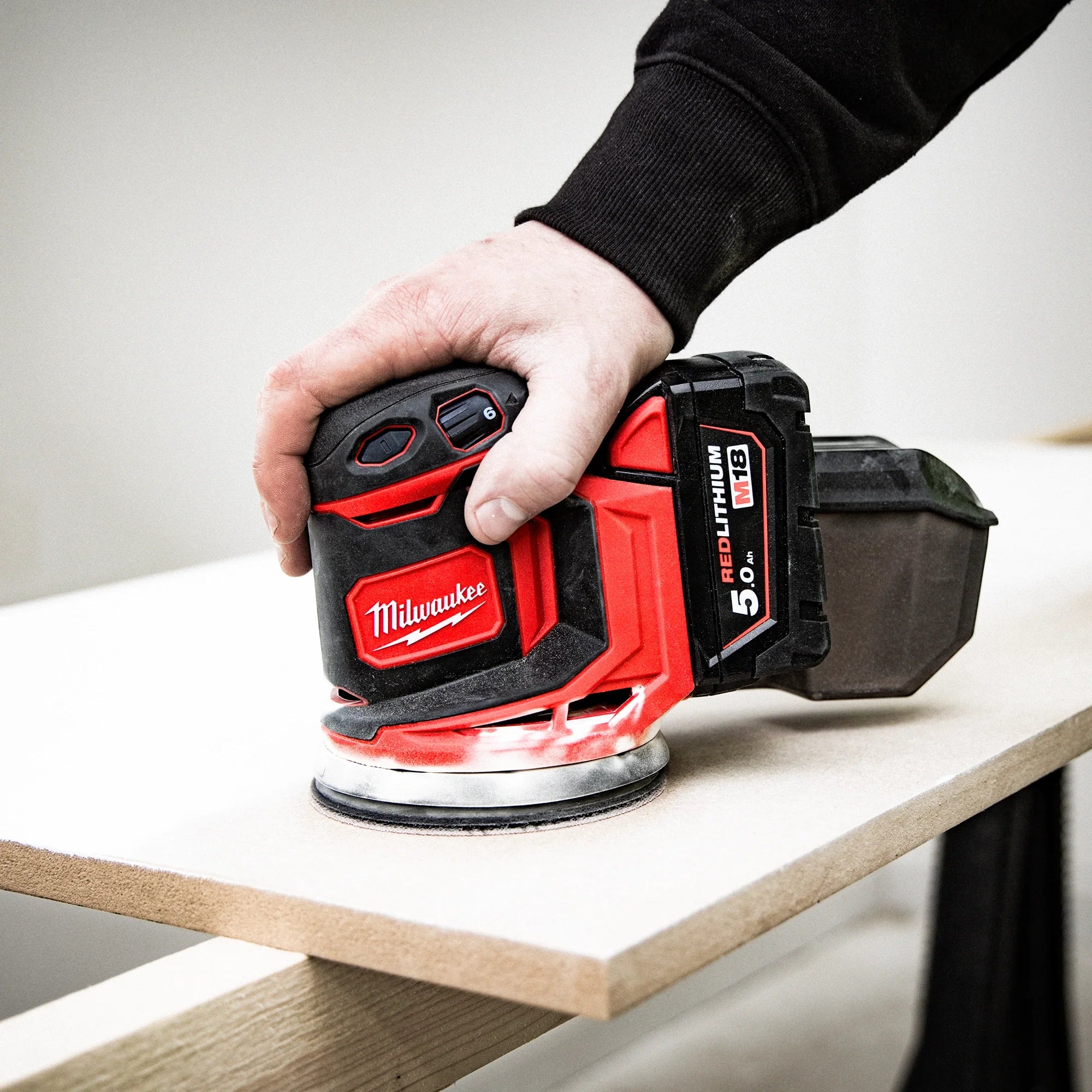 Exzenterschleifer Milwaukee M18 BOS125-502B 18V 5Ah