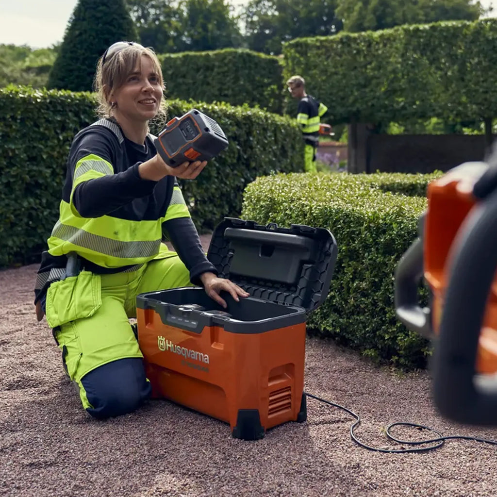Ladegerät Husqvarna 40-C1000X4