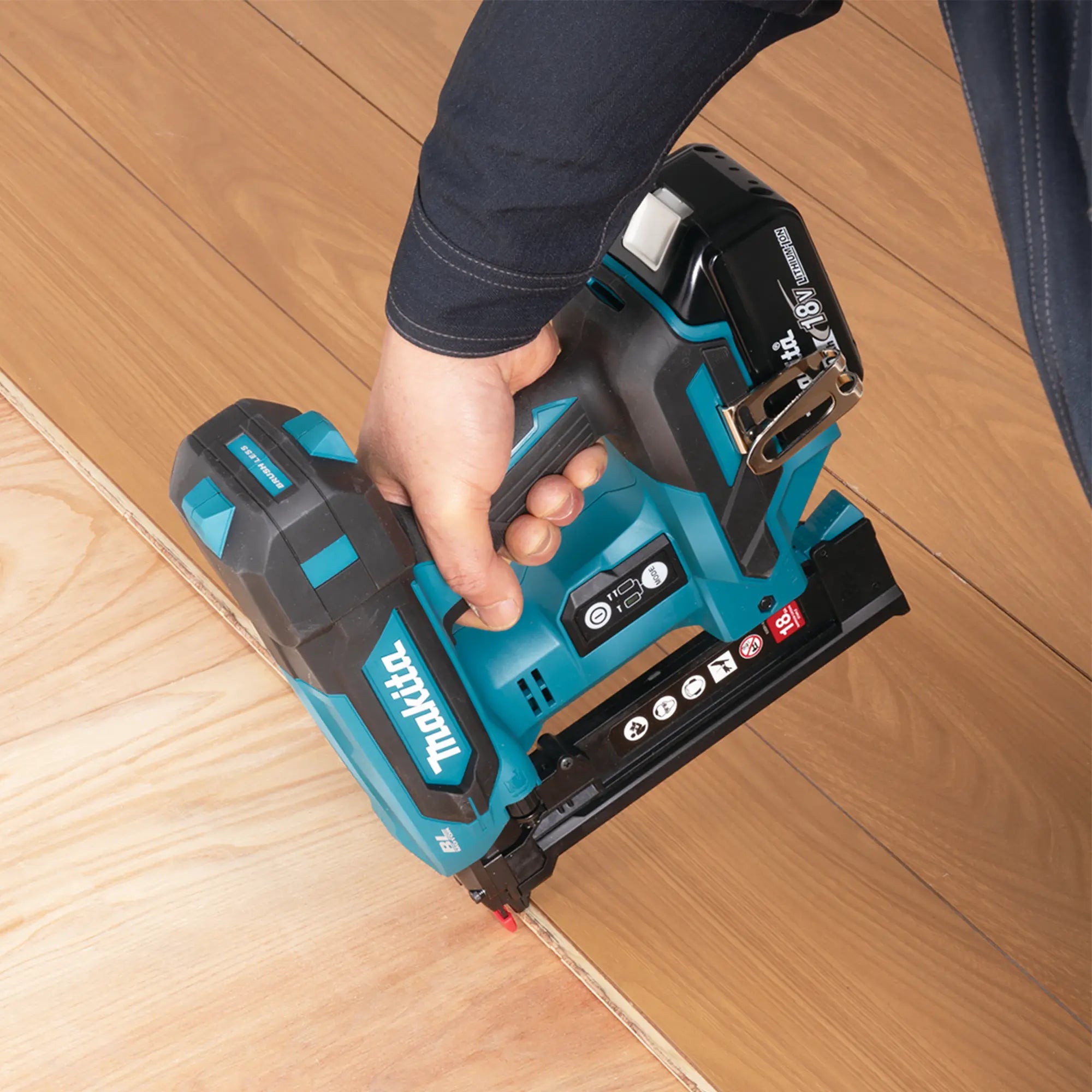 Hefter Makita DST630ZJ 18V