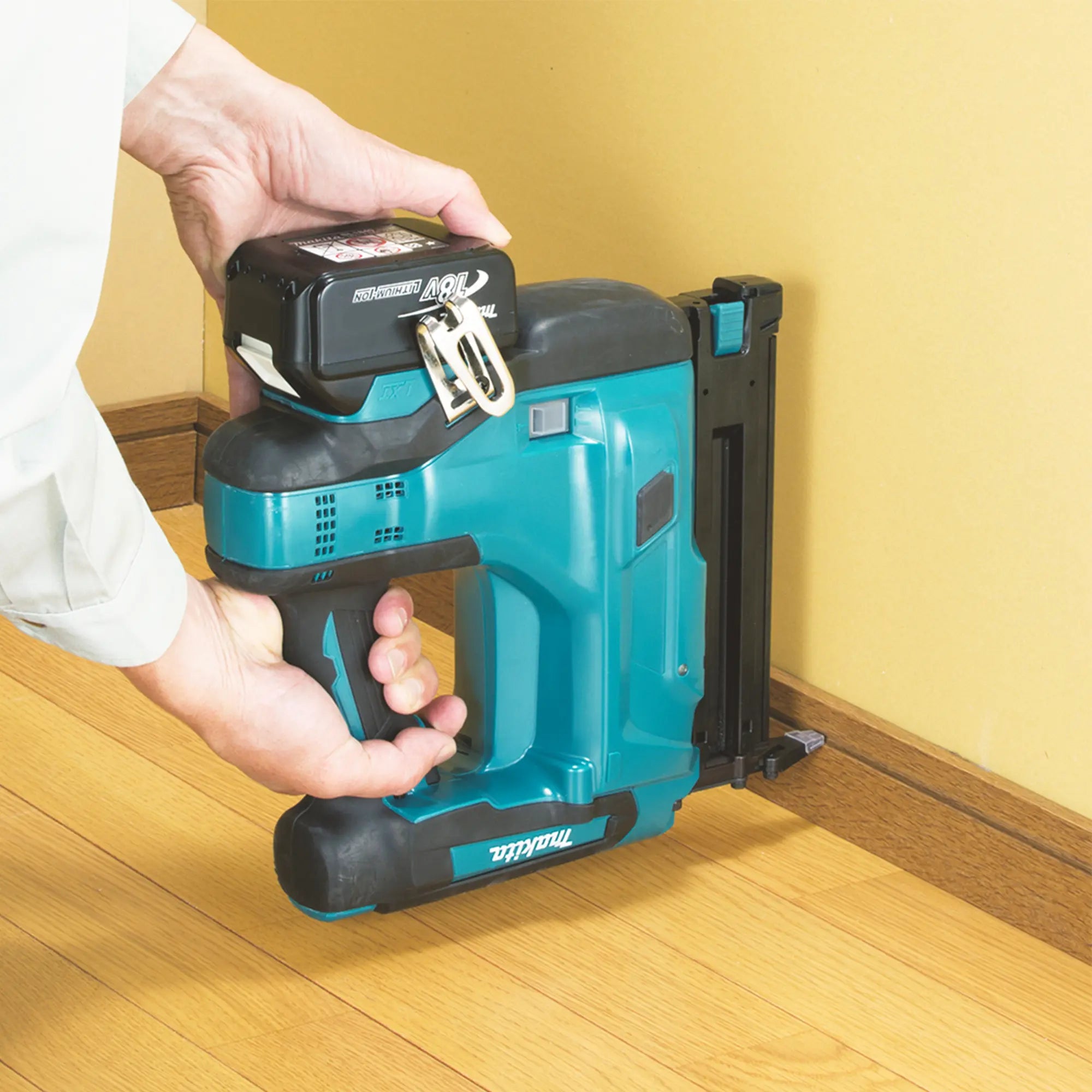 Nagler Makita DBN500RTJ 18 V 5 Ah