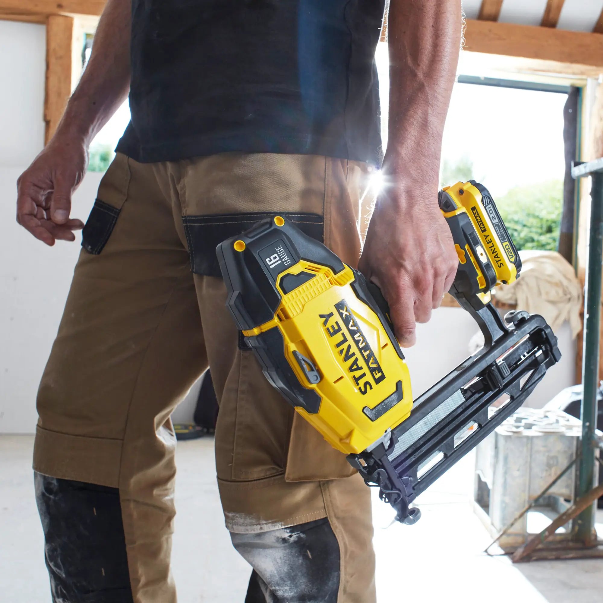 Nagler Stanley SFMCN616D2K-QW 18V 2Ah