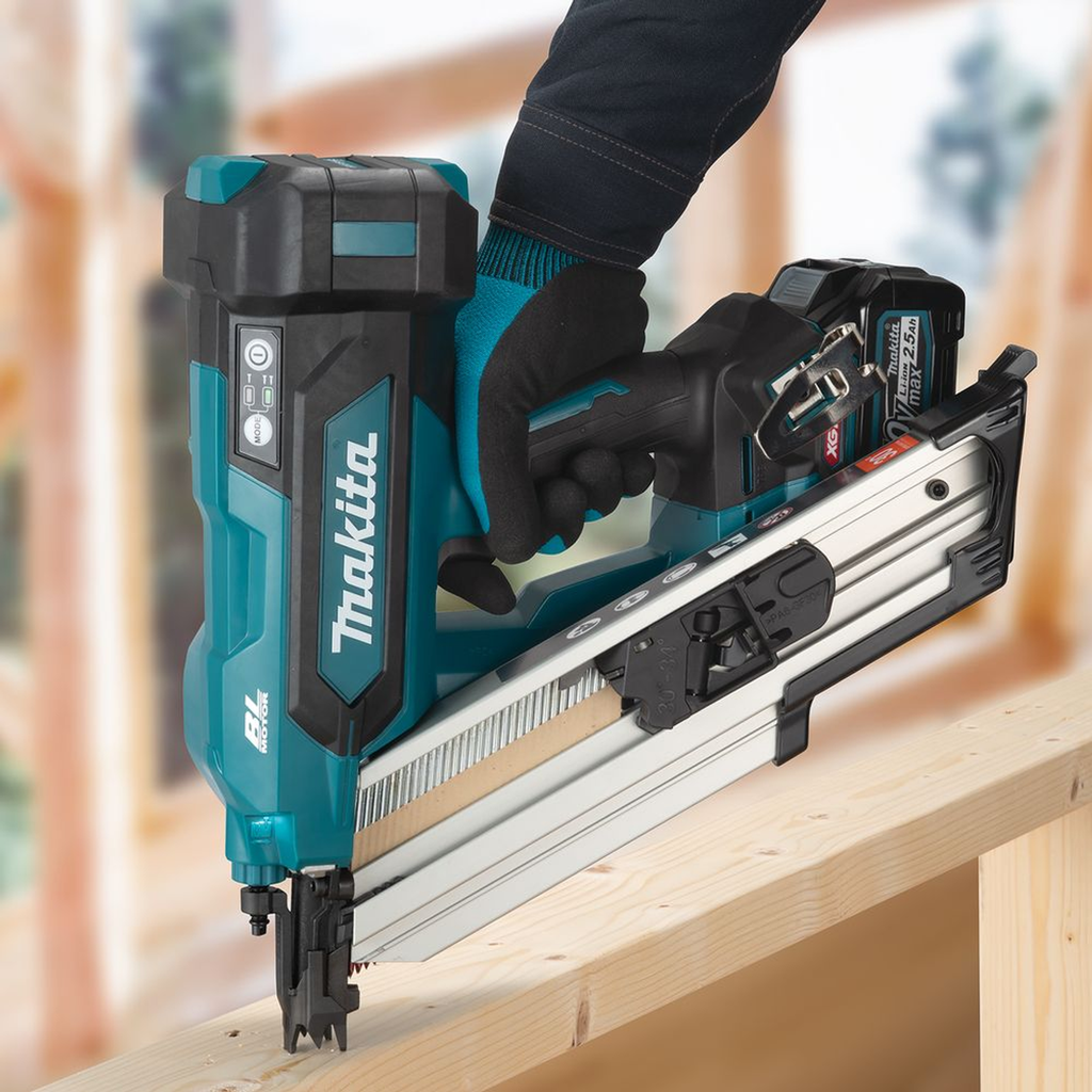 Nagler Makita BN001GD201 40V 2,5Ah