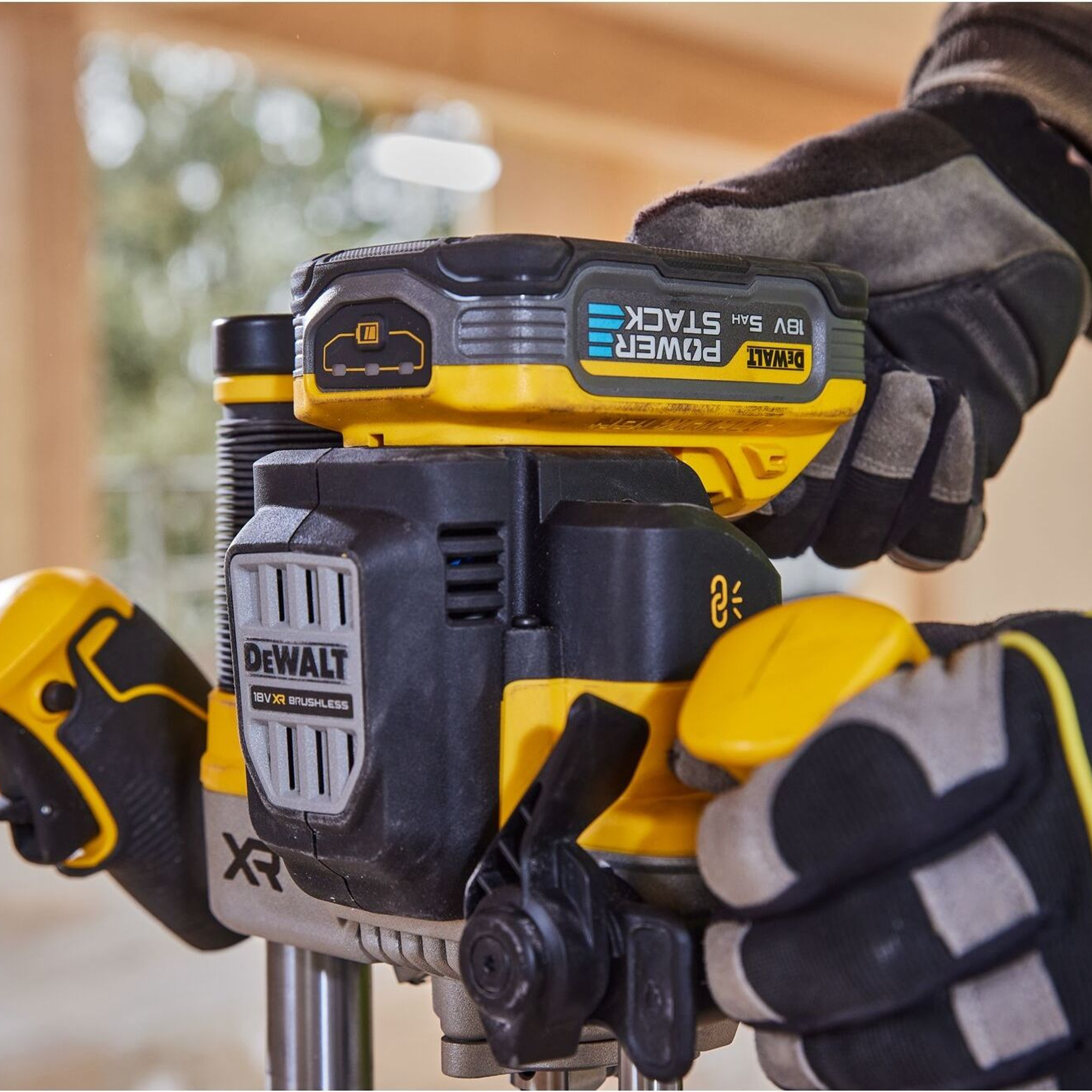 Elektrische Fräsmaschine Dewalt DCW620NT-XJ 18V