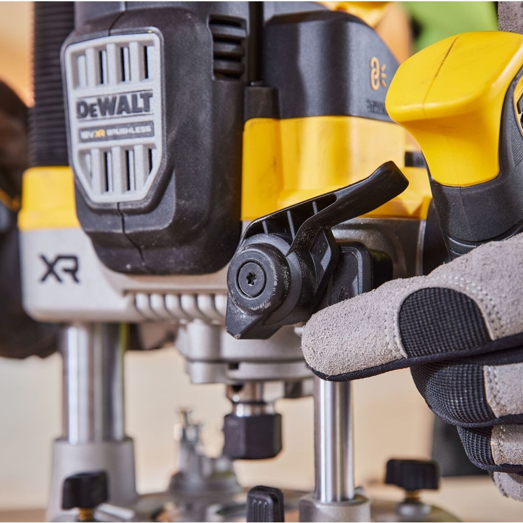 Elektrische Fräsmaschine Dewalt DCW620NT-XJ 18V