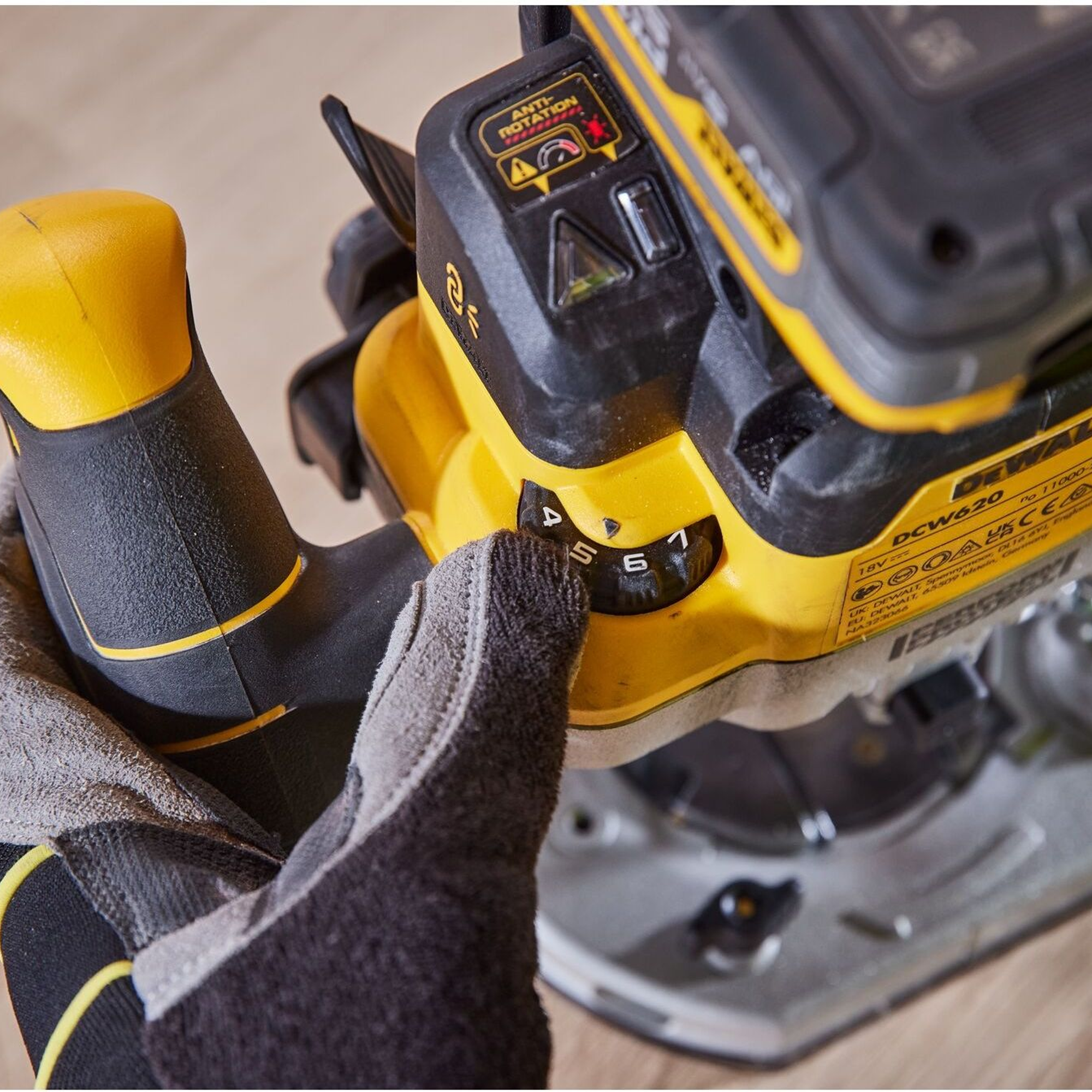 Elektrische Fräsmaschine Dewalt DCW620NT-XJ 18V