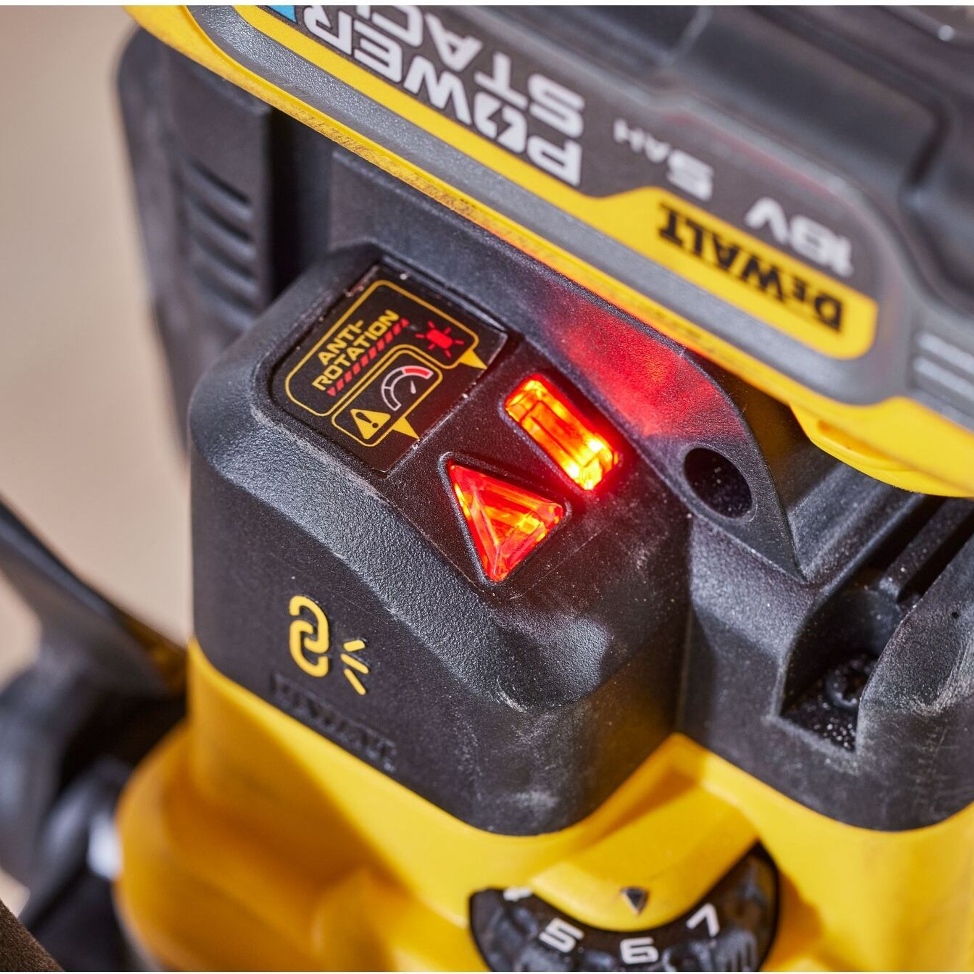 Elektrische Fräsmaschine Dewalt DCW620NT-XJ 18V