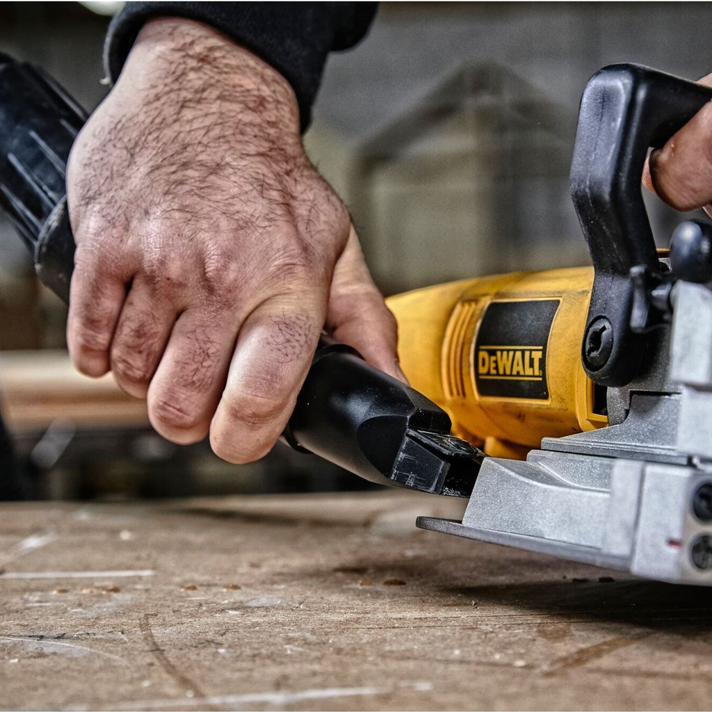 Fräsmaschine Dewalt DW682K-QS 600W