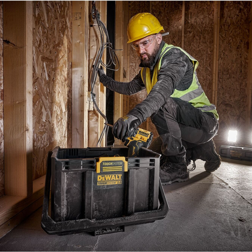 Leuchtturm auf der Baustelle Dewalt DWST08061-1 ToughSystem 2.0 18V