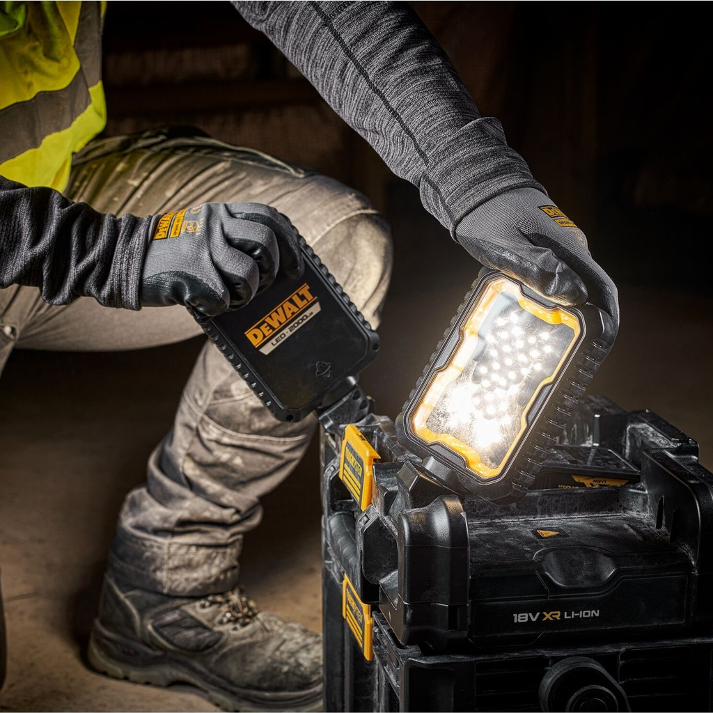 Leuchtturm auf der Baustelle Dewalt DWST08061-1 ToughSystem 2.0 18V