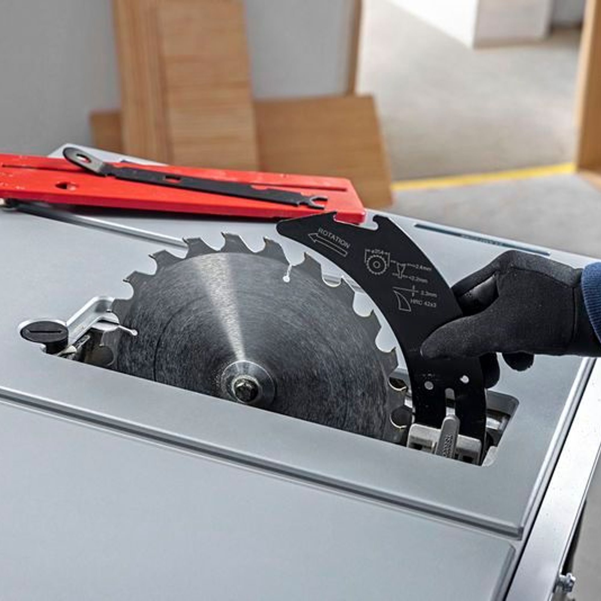 Sägebank Bosch Professioneller GTS100-254 PRO 2200W