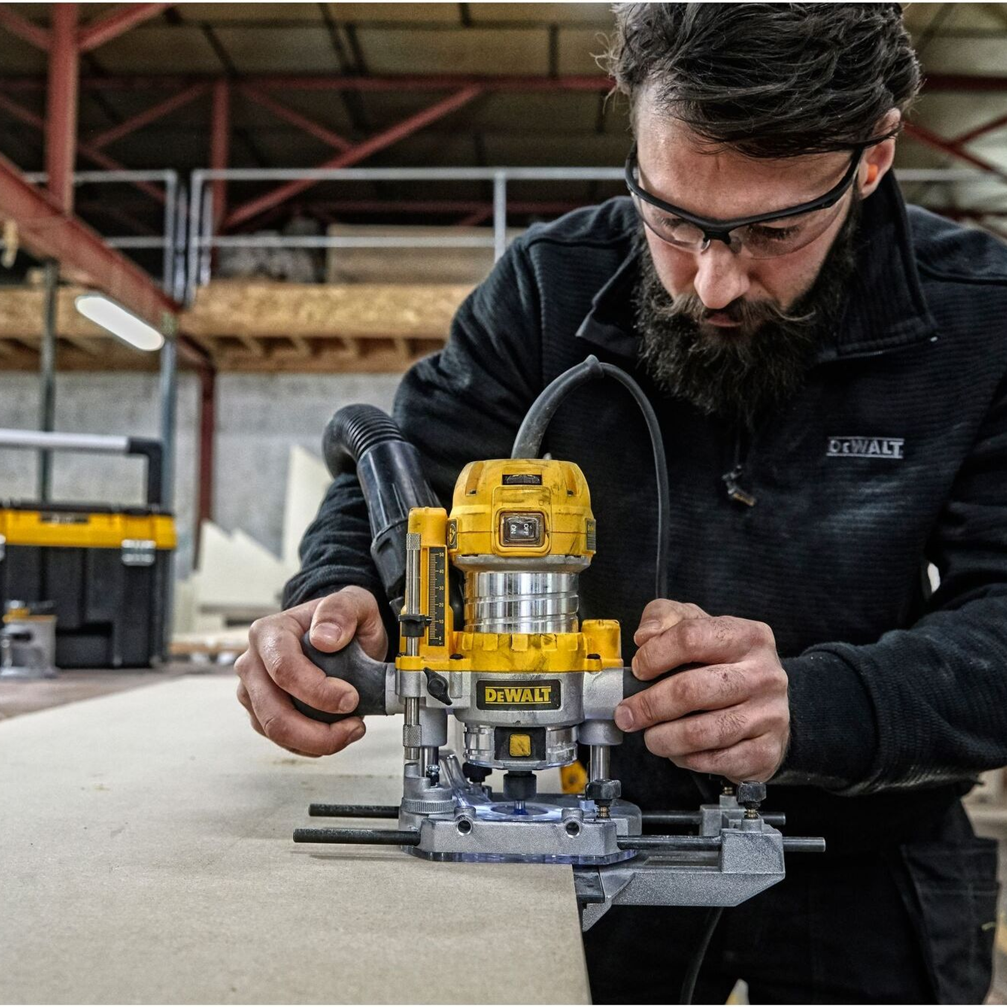 Elektrische Fräsmaschine Dewalt D26204K-QS 900W 8mm