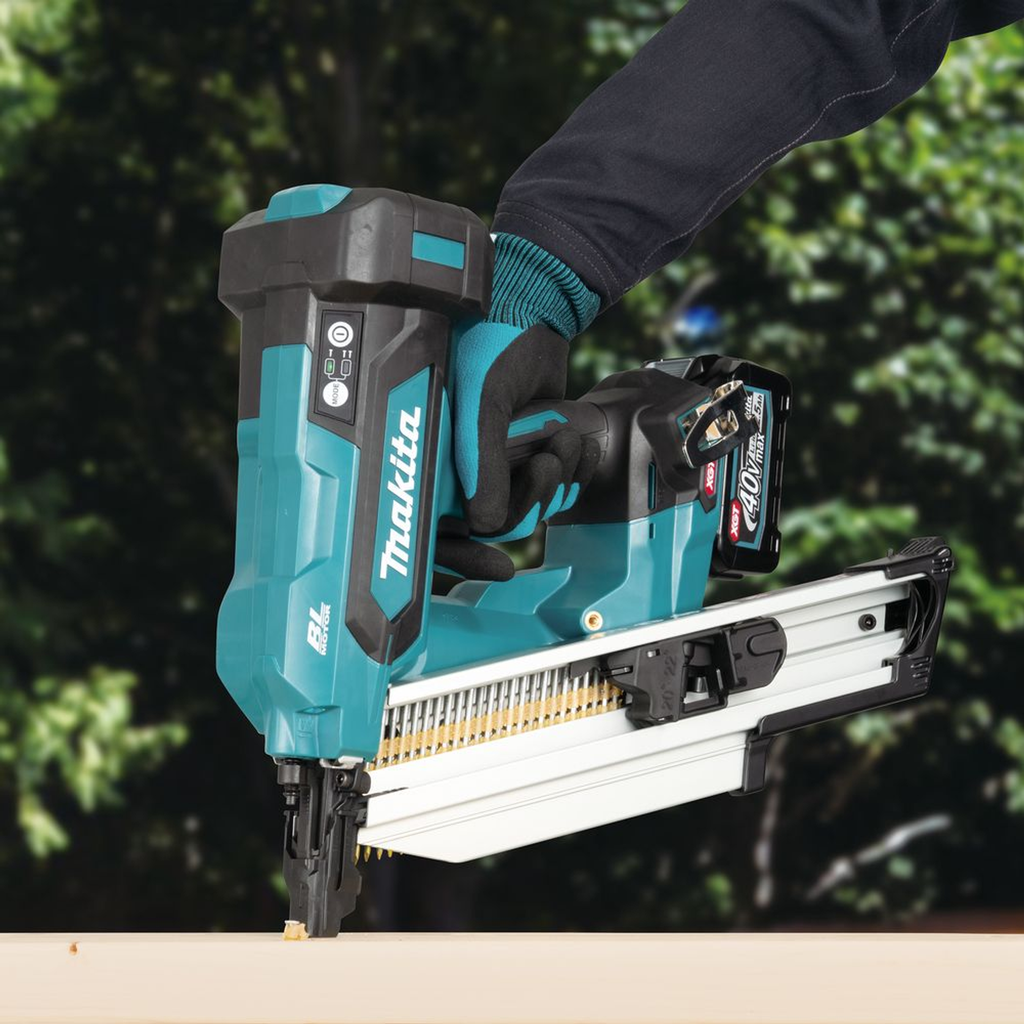 Nagler Makita BN002GD201 40V 2,5Ah