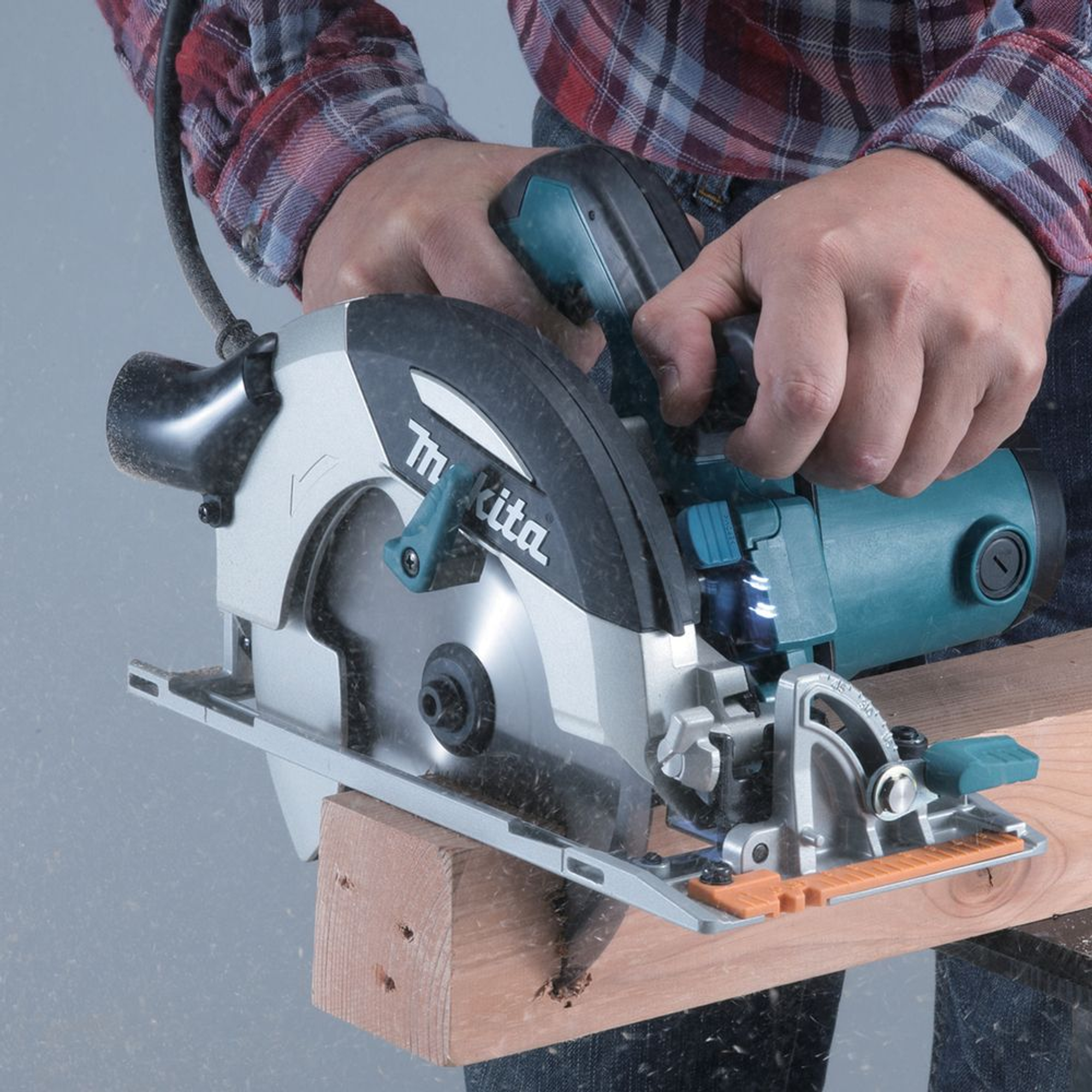 Kreissäge Makita HS7101JX 1400W